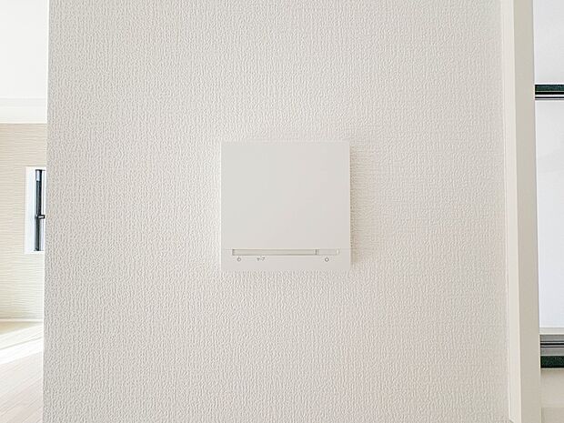 【床暖房】  空気が汚れず、ほこりもでない床暖房は、アレルギーをお持ちのお子さまがいらっしゃるご家庭でも安心してお使いいただける暖房システムです。