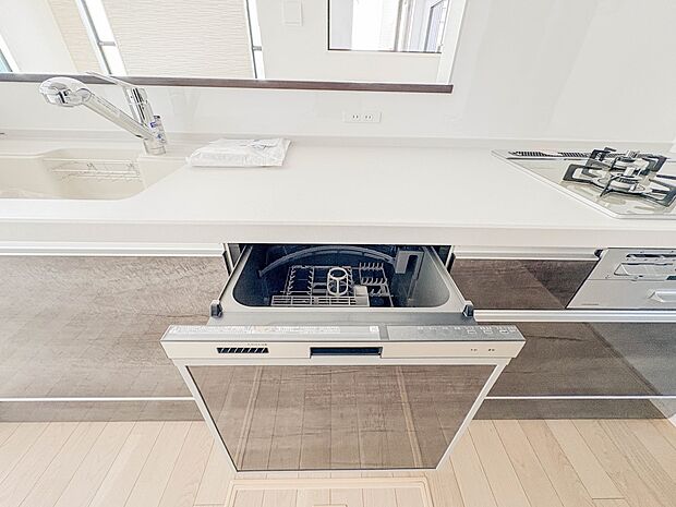 【ビルトイン食洗器】食器洗いの煩わしさから開放してくれる嬉しい設備のビルトイン食洗器。あったら必ず重宝します。