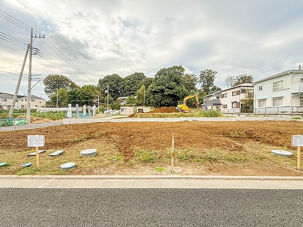 【現地土地写真】陽当りが良いと、洗濯物が乾きやすいですし、湿気やカビの心配も減るので快適です。寒い冬の日でも、日差しが届くと家の中が暖かくなりますね。