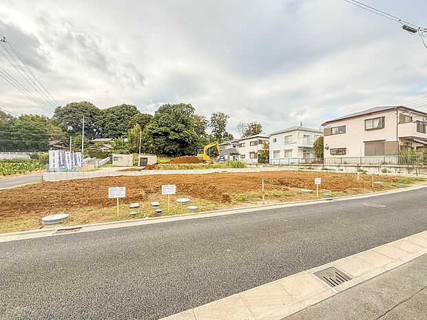 【現地土地写真】ここから始まる「日常」はご家族にとってかけがえのない時間となります。少しでも豊かに、快適に。そんな想いから本邸宅は生まれました。　