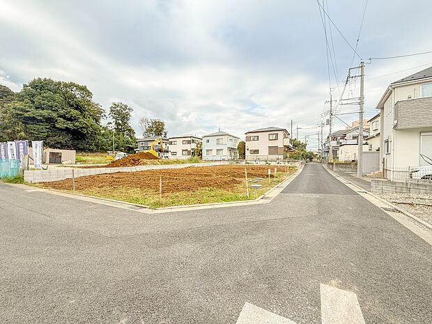 【前面道路 幅員 南東約4m】陽当りや通風性など各所に施された工夫で住みやすさを実現。部屋の大きさや周辺環境・街並など、資料には掲載していない情報が現地にはたくさんございます。是非ご確認下さ…