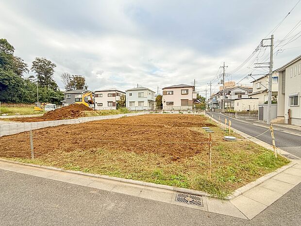 【現地土地写真】ここから始まる「日常」はご家族にとってかけがえのない時間となります。少しでも豊かに、快適に。そんな想いから本邸宅は生まれました。　