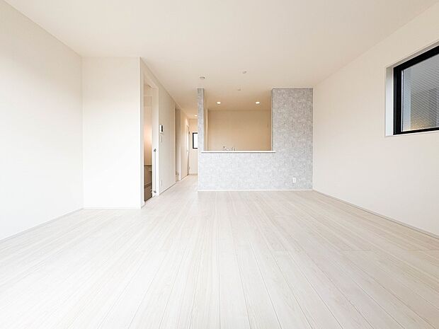 忙しい朝でも家族揃って食事をしたいゆとりあるダイニングスペース。