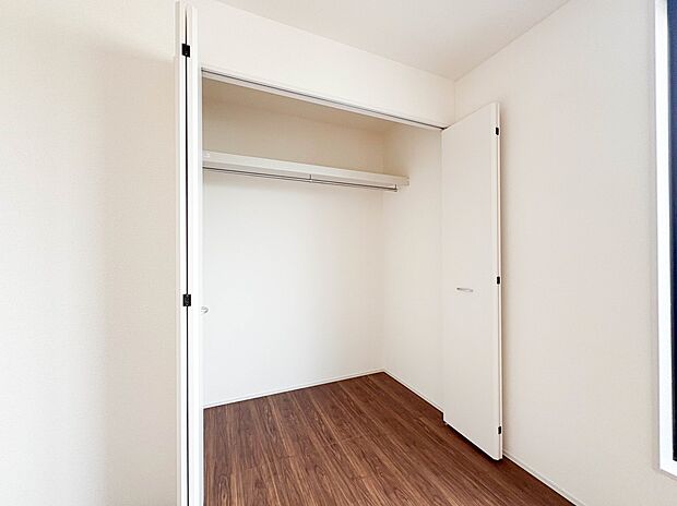 【収納】限られたスペースを有効に活用できる壁面クローゼット。