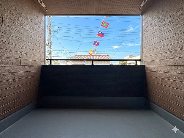 【バルコニー】バルコニーから差し込む陽光・通風は、住環境・快適性と共に有り続ける貴重な「財産」です。