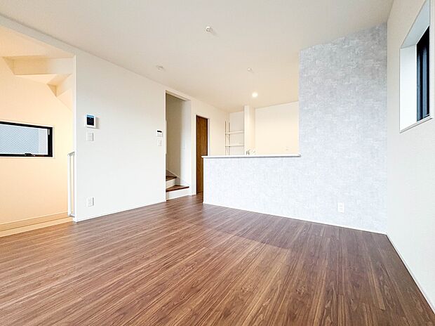 忙しい朝でも家族揃って食事をしたいゆとりあるダイニングスペース。