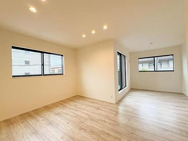 1号棟【LDK18.6帖】忙しい朝でも家族揃って食事をしたいゆとりあるダイニングスペース。