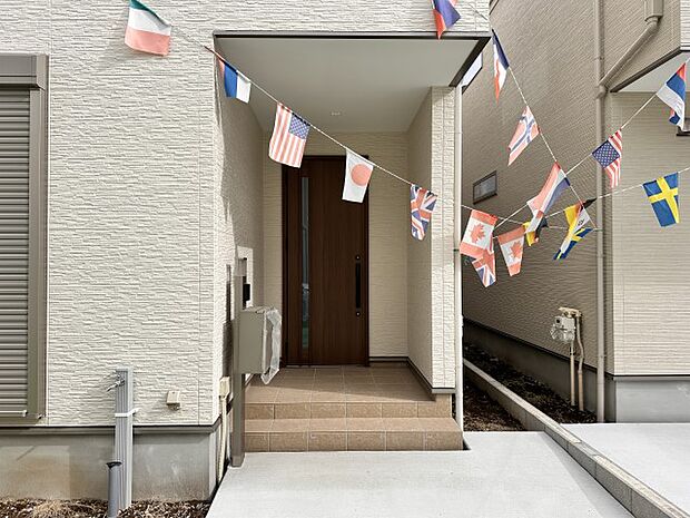 【D号棟 玄関】断熱防犯仕様の玄関ドア