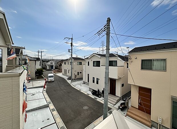 【D号棟 眺望】新しい家並み、高い建物のない低層住居専用地域の眺望