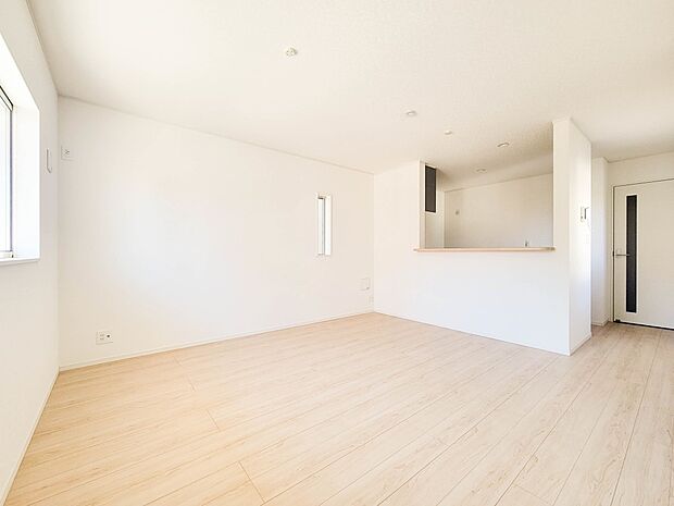 1号棟【LDK14.3帖】整然とした空間演出、快適な理想の暮らしの実現は家のみの拘りではなく、そこで暮らす方々にとって素敵な環境であることも挙げられると思います。四季折々の変化が奏でる鼓動を…