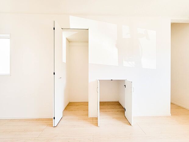 【収納】各部屋を最大限に広く使って頂ける様、全居住スペースに収納付。プライベートルームはゆったりと快適に。