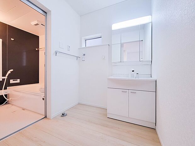 1号棟【ランドリースペース】毎日出る洗濯物を設置するクリーンなスペースです。