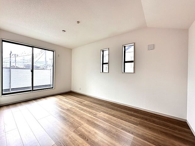 【C号棟 主寝室7帖】南向きバルコニーに面した洋室