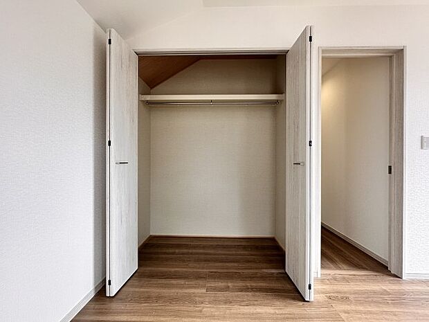 【収納クローゼット】全洋室に収納を完備・お部屋をスッキリ使える収納
