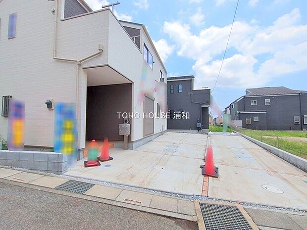 【C号棟 外観】駐車2台（縦列 車種限定）ゆとりある敷地115.19m2（34.8坪 整形地