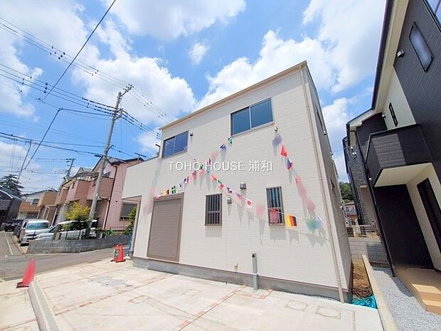 【C号棟 駐車場】縦列2台可(車種による)建物南側にスペースを設け、日当たりも良好に!