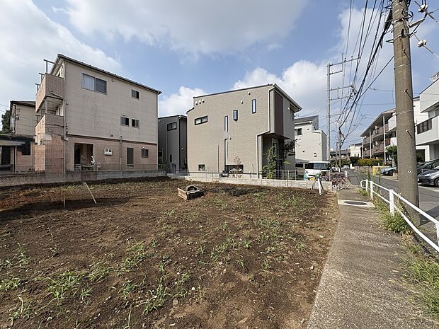 B区画【外観】周辺には東武マインやステラタウン、ヤオコーなどの買い物施設や商業施設があるため、生活環境が整ったエリアです。