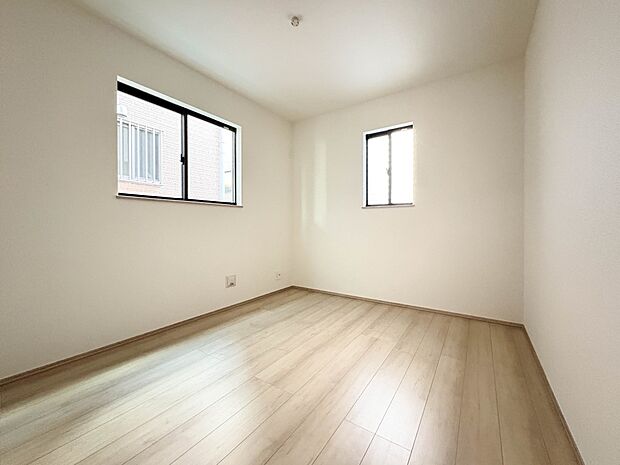 【寝室】寝室は大きいベッドを置くことも可能です。