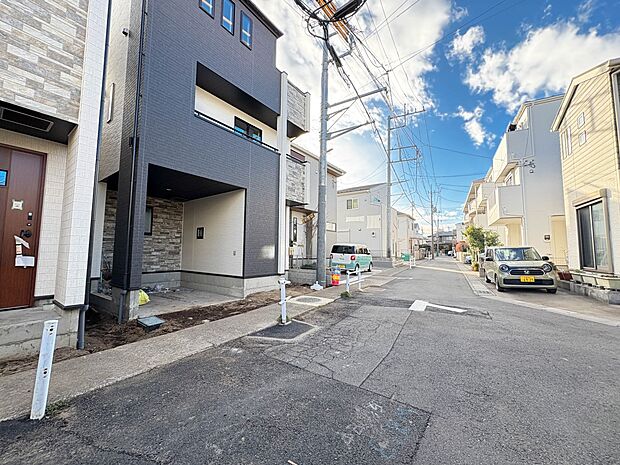 【前面道路】車の通行が少ないので、静かな住環境を維持することができます。