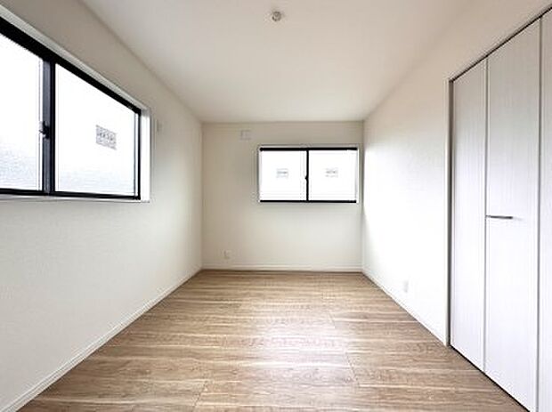 【B号棟 洋室6帖】全部屋 2方位の採光と通風・収納クローゼット完備