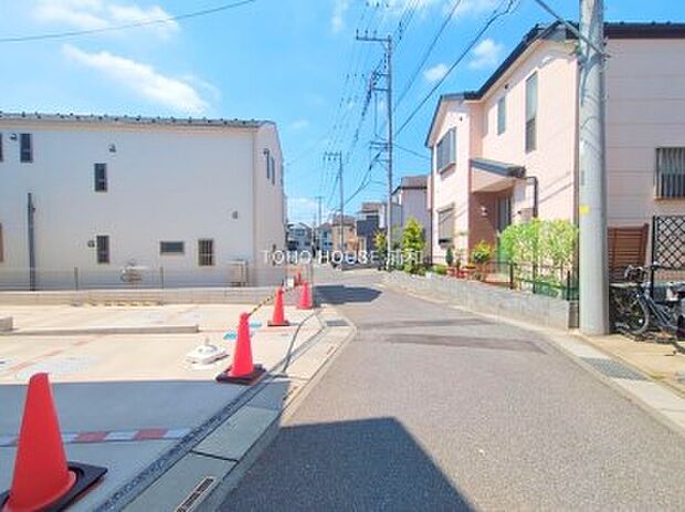 【B号棟 前面道路】公道(川口市道)4m・交通量少ない道路に接道