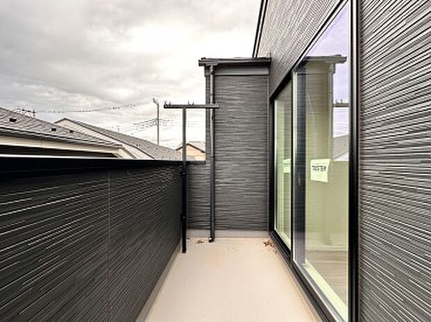 【B号棟 バルコニー】洋室7帖に隣接した南向きバルコニー