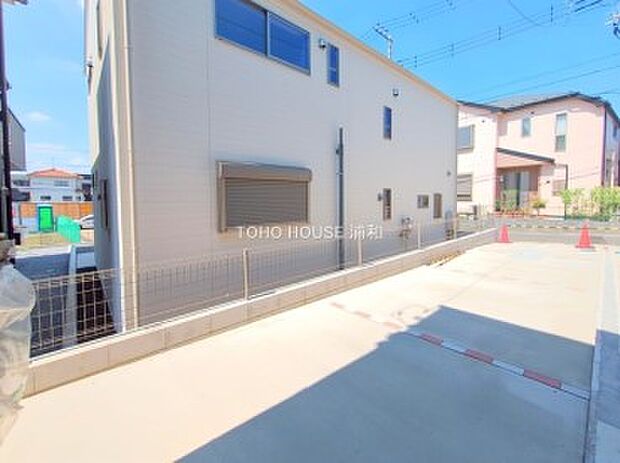 【B号棟 駐車場】縦列2台可(車種による)