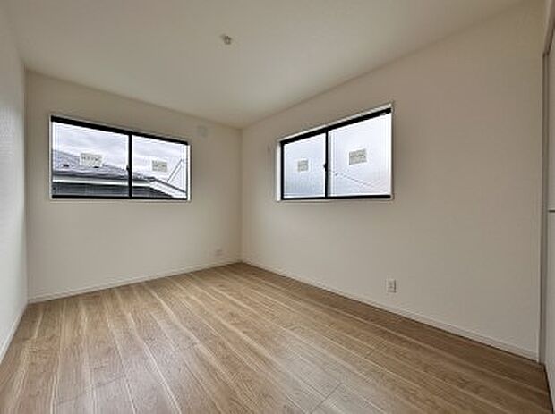 【B号棟 洋室6帖】全部屋 2方位の採光と通風・収納クローゼット完備