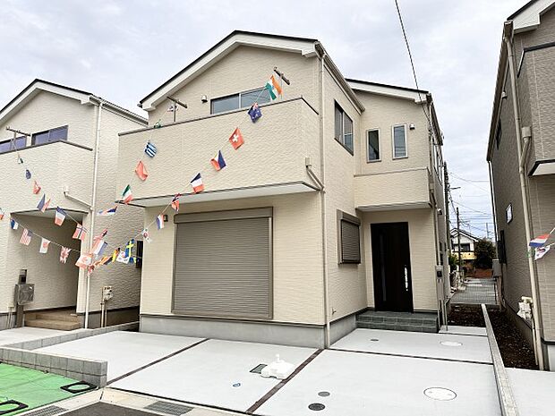 【C号棟 駐車場】駐車2台可（普通車 L字に2台