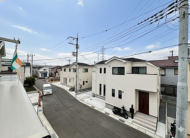 【C号棟 眺望】新しい家並み、高い建物のない低層住居専用地域の眺望