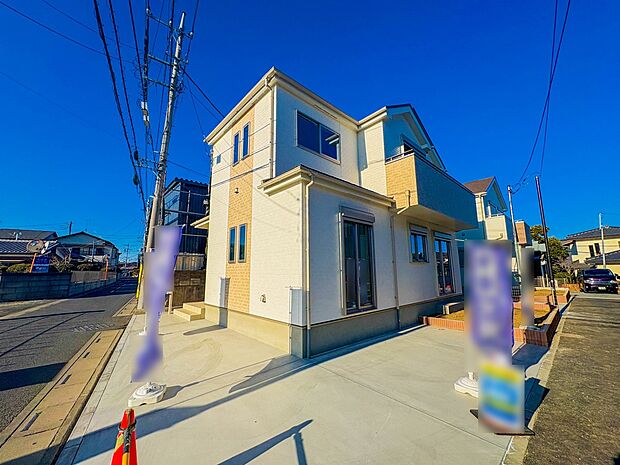 【駐車場】毎日の生活にマイカーが必須という方は、購入を検討する際、駐車場があることは大事な条件です。毎日の通勤や家族の送迎、買い物やお出かけなどクルマのある暮らしを満喫したい方は要チェック。…