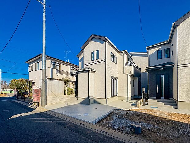 【外観】家族の温かさと陽光の暖かさ、楽しい毎日と明るい未来を予感させる「空間が織り成すひとつ先の住み心地」を演出します。