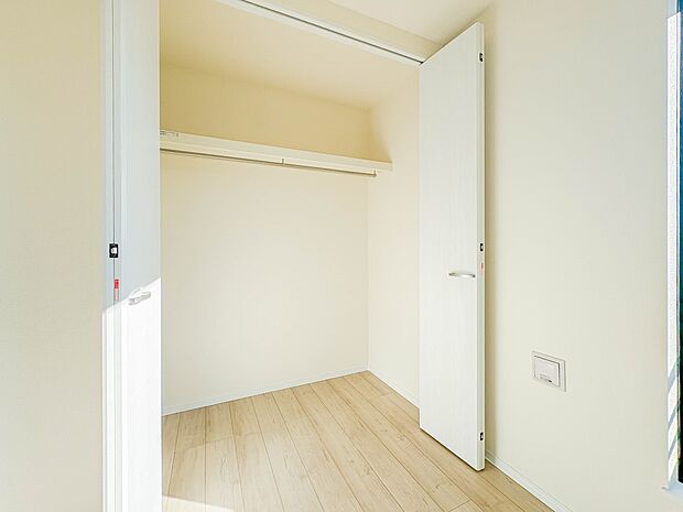 【収納】各部屋を最大限に広く使って頂ける様、全居住スペースに収納付。プライベートルームはゆったりと快適に。