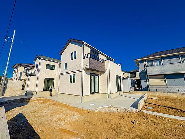 【前面道路】車の通行が少ないので、静かな住環境を維持することができます。