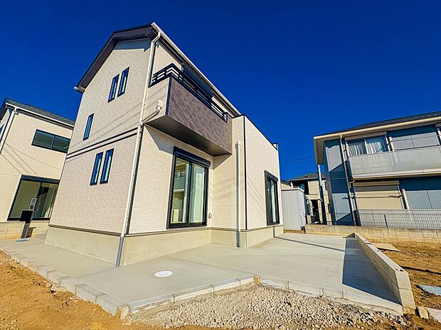 【駐車場】毎日の生活にマイカーが必須という方は、購入を検討する際、駐車場があることは大事な条件です。毎日の通勤や家族の送迎、買い物やお出かけなどクルマのある暮らしを満喫したい方は要チェック。…