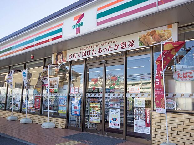 コンビニ 600m セブンイレブン(セブンイレブンは近くて便利を掲げています。近くとは、心の近さ。便利とはモノが期待以上の品質でお客さまに届くこと。セブン銀行など新しいサービスを積極的に導入…