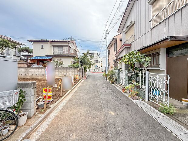 【前面道路4ｍ】車の通行が少ないので、静かな住環境を維持することができます。
