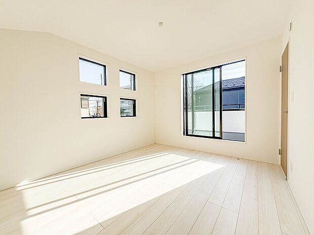 2号棟【寝室7帖】充実した生活は伸びやかな居室空間から始まります。快適に・伸びやかに。心の潤いを求める方々へ。