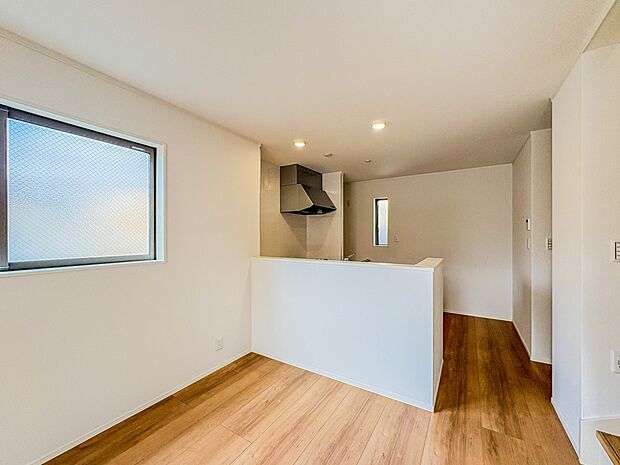 【Dining】ダイニングテーブルを置いても十分な広さが確保されています。