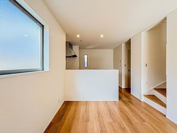 【Dining】ダイニングテーブルを置いても十分な広さが確保されています。