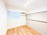 子供部屋：【子供部屋5帖】たっぷりの収納も配備、片付いた空間。陽光も明るく開放的な空間が魅力的