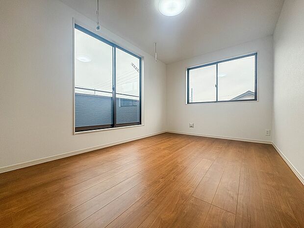 【寝室7.75帖】シンプルな内装はおしゃれのポイントです。シンプルは華美より飽きがこないからです。色や模様でおしゃれ感をだす。それがシンプルイズビューティーです。