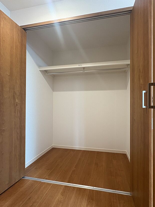 【収納】各部屋を最大限に広く使って頂ける様、全居住スペースに収納付。プライベートルームはゆったりと快適に。