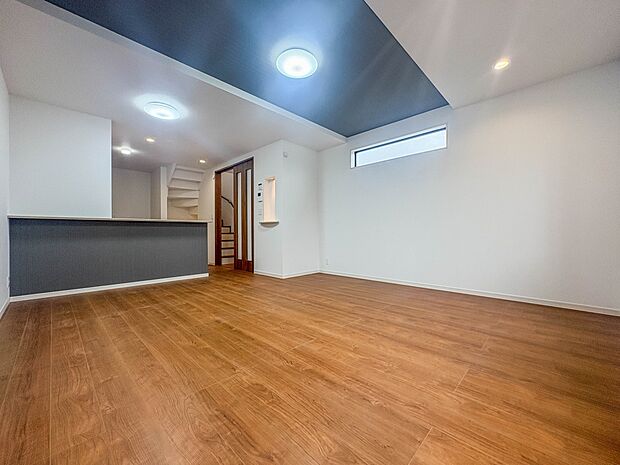 【LDK17帖】インテリアショップで見掛けた「あの家具」も置ける、ゆったりとした空間。時に広さが上質な寛ぎの時間になる事も。