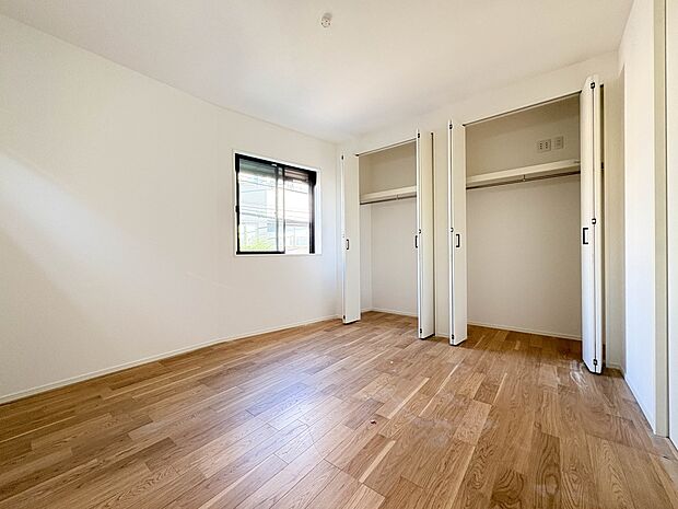 【寝室】寝室は大きいベッドを置くことも可能です。