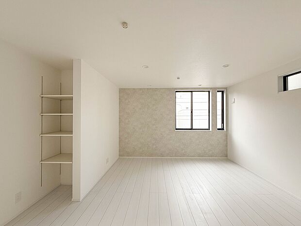 2号棟【LDK14.28帖】リビングルームの窓を開けると心地よい南風が入ってくる。キッズルームの窓を開けるとやさしい微風が入ってくる。家の中に風の道がある。風を生活の中で体験できる家。