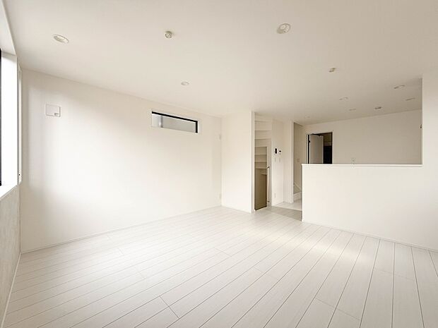 2号棟【LDK14.28帖】明るく開放的な空間が広がるLDK。