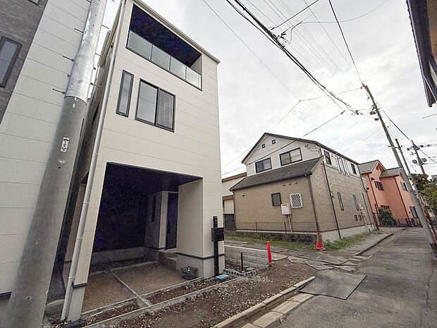 2号棟【現地写真】車の通行が少ないので、静かな住環境を維持することができます。