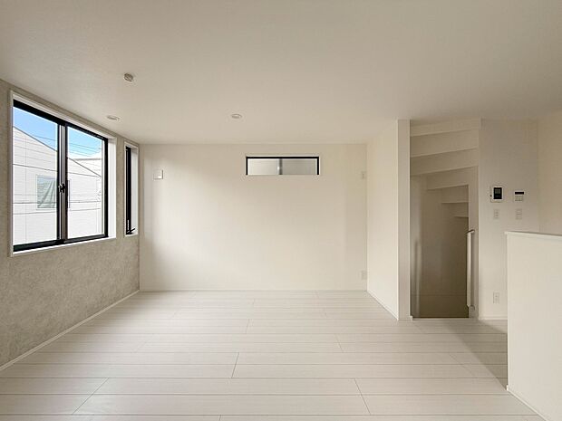 2号棟【LDK14.28帖】室内には豊かな陽光が注ぎ込み、爽やかな住空間を演出。