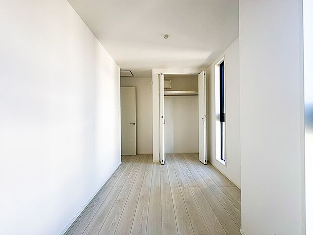 【収納】各部屋を最大限に広く使って頂ける様、全居住スペースに収納付。プライベートルームはゆったりと快適に。